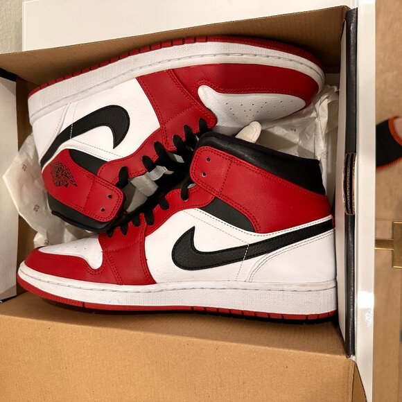 AIR JORDAN 1 MID "Chicago 2020" - Picture 4 of 12